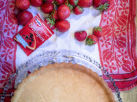 a flan base, strawberries and glaze for making a strawberry cake