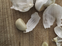 for a very nice tzatziki many cloves of garlic have to be peeled