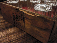 in the restaurant amabile in cologne in a wooden box on a wooden table are drinking glasses for serve