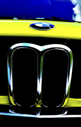 the beautiful kidney grill of a yellow oldtimer bmw e28