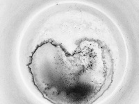 this coffee grounds looks like a thick round heart, black-and-white