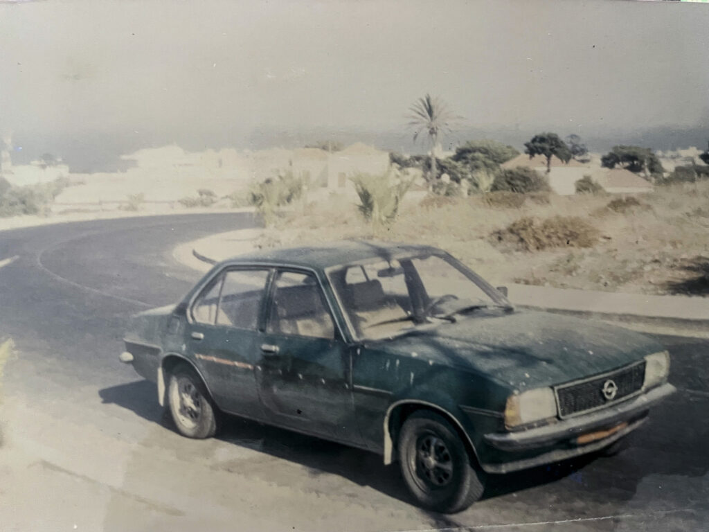 Opel Ascona B steht auf einem Berg bei Monte Smith, Rhodos, 1997.